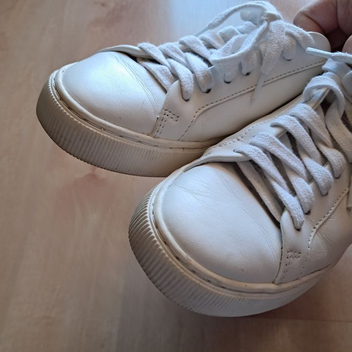 Białe sneakersy z miękkiej skórki naturalnej Massimo Dutti 36