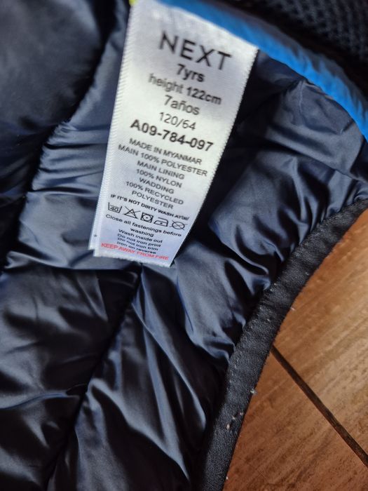 Продам куртку next