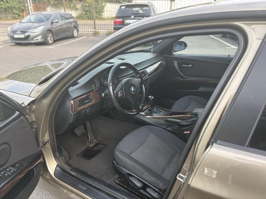 Продам BMW 3 E90