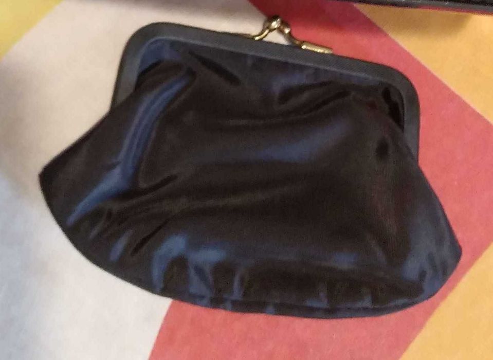 Mała czarna portmonetka