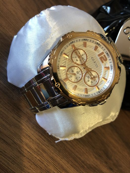 Часы Guess W0232L2