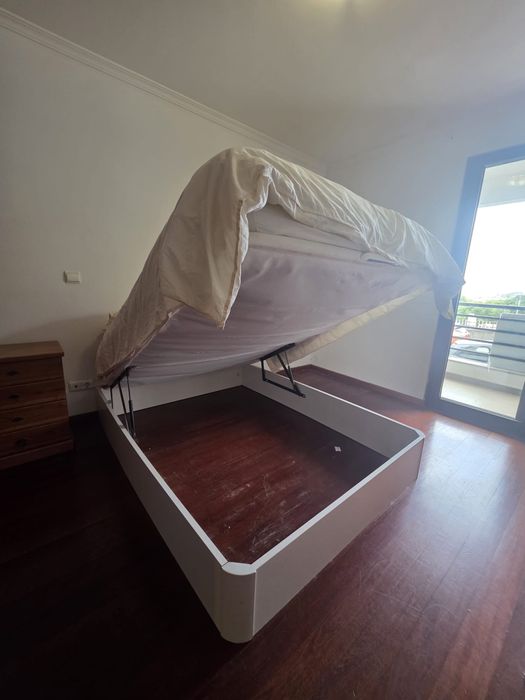 Cama sommier 190x140  e colchao