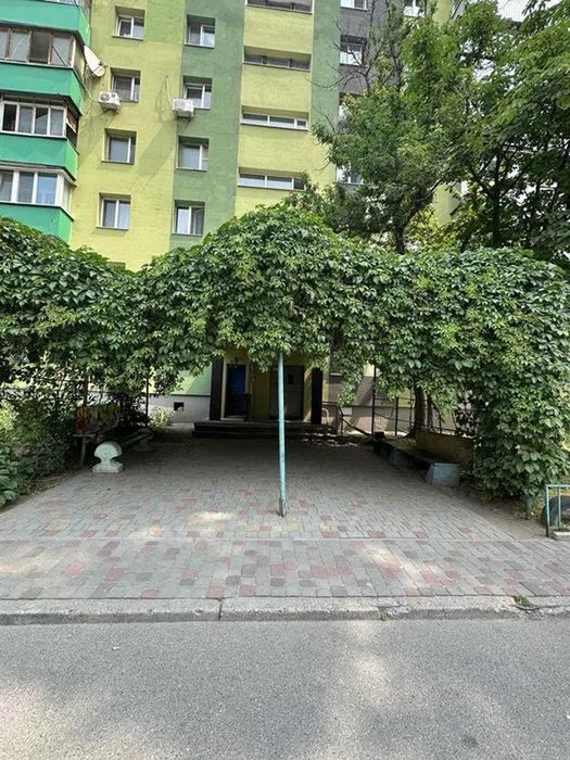 Продам 3-комн квартиру в районе Газеты "Правда" просп.