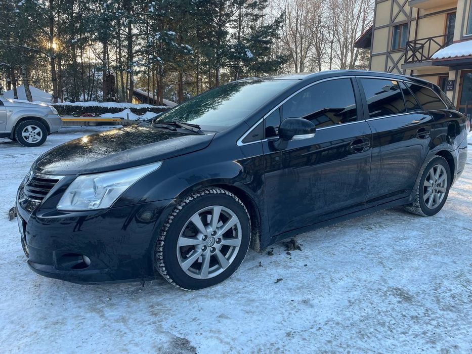 Toyota Avensis 2011 дизель автомат