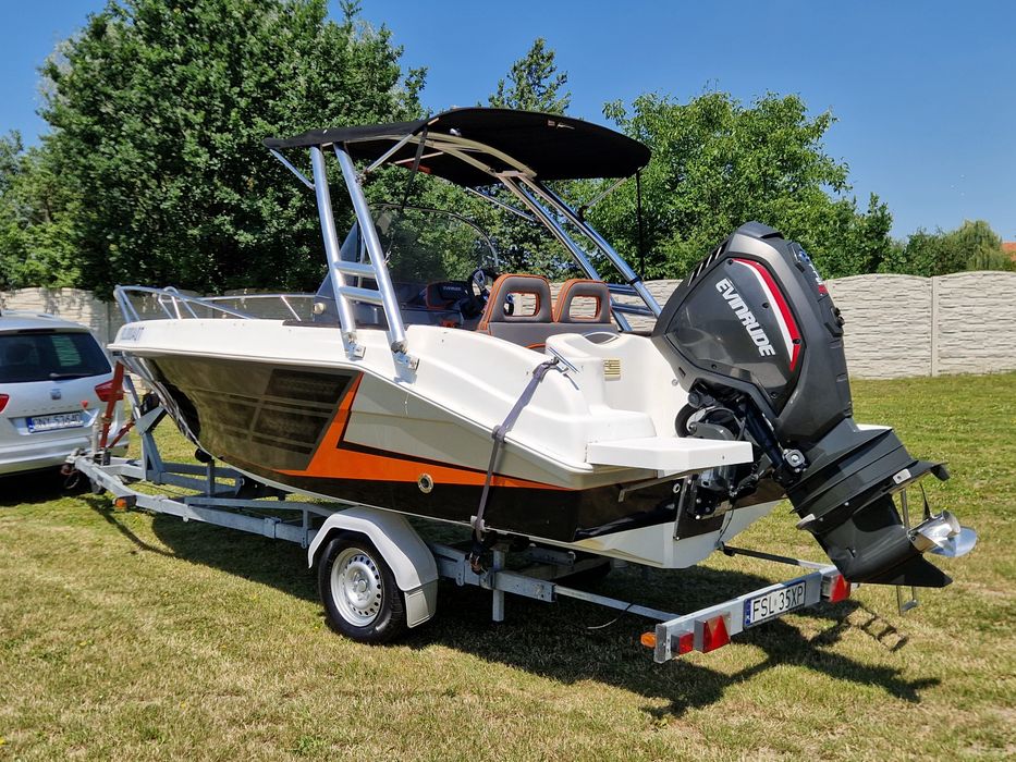 Łódź motorowa Mazury M550 Silnik EVINRUDE Przyczepa