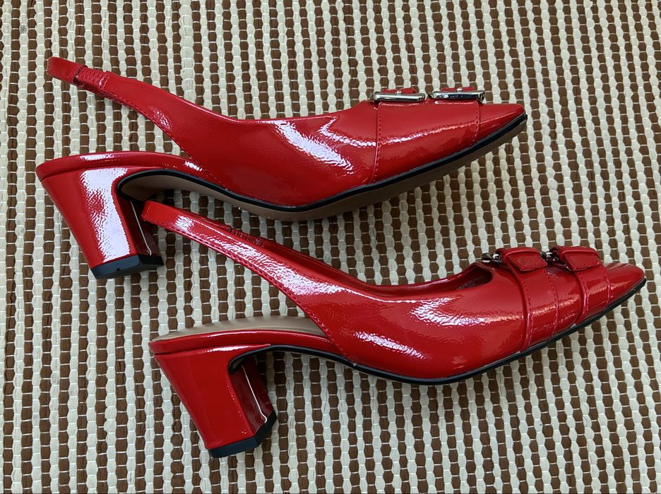 Sapatos com fivelas Zara