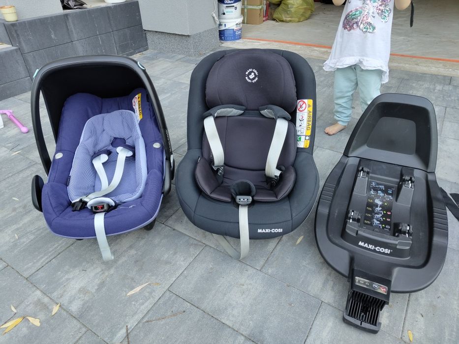 Zestaw fotelików samochodowych Maxi Cosi + baza ISOFIX
