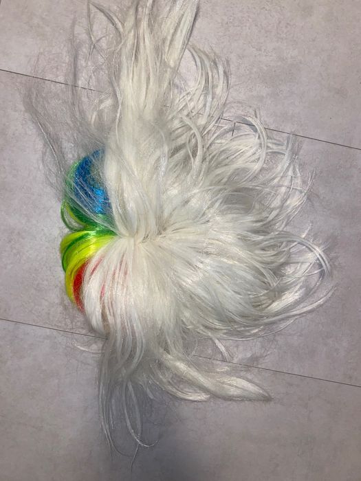 Peruka imprezowa platynowy blond z tęczową grzywką