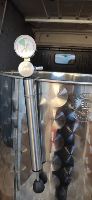 Нержавеющая ёмкость с ,,плавающей,, крышкой