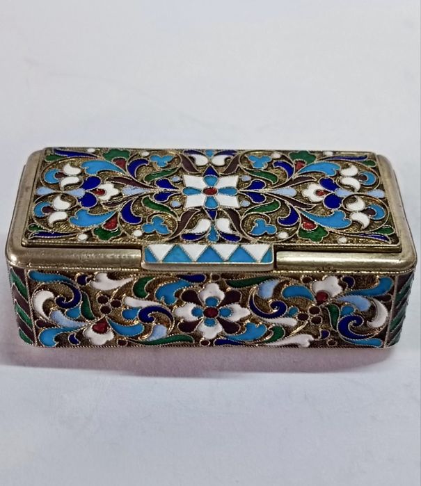 Серебряная коробка с эмалями 84 проба