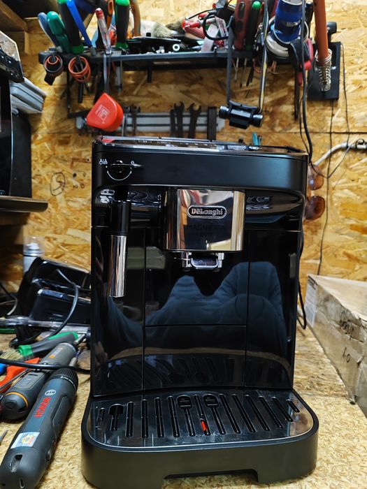 Кавомашина DeLonghi Magnifica Evo ECAM 290.22  Стан нової!