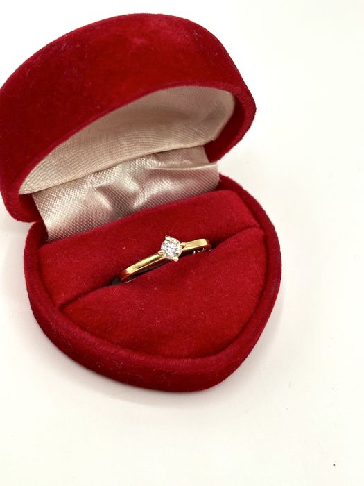 Złoty pierścionek z brylantem 0,20 ct zaręczynowy