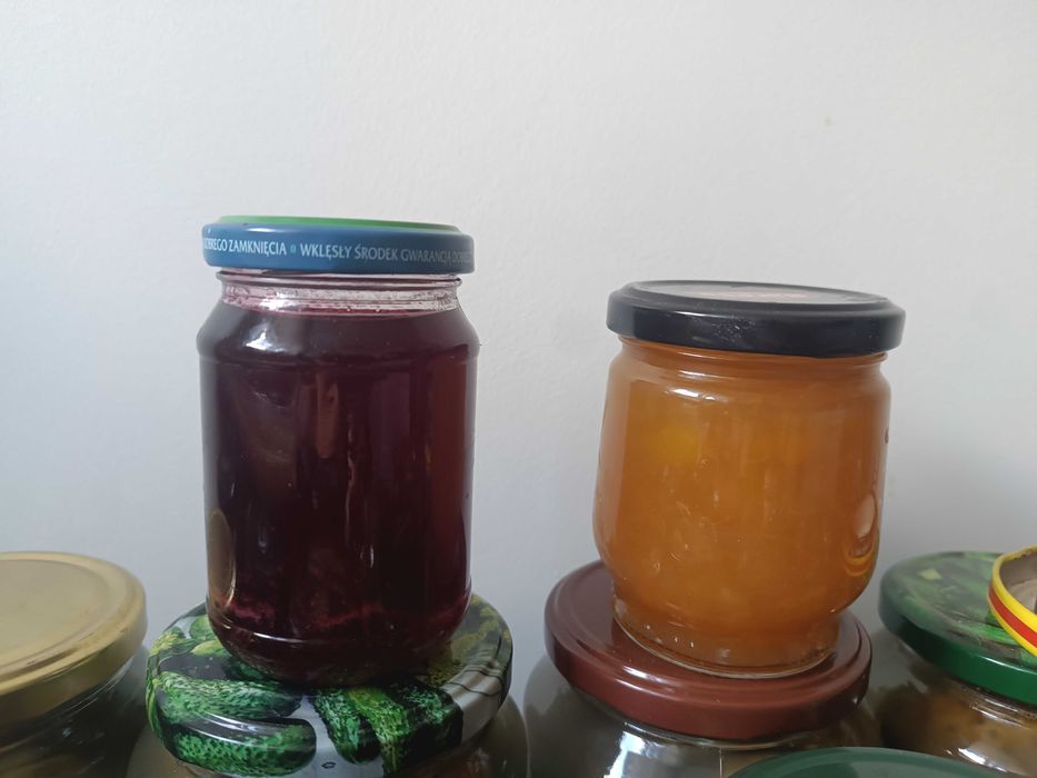 syrop miętowy, lawendowy, frużelina z brzoskwiń oraz czereśni