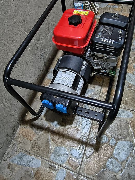 Бензиновий генератор GENMAC ZIP2500R-CE