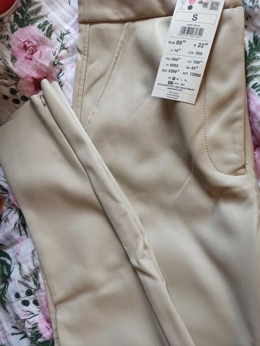 NOWE beżowe spodnie z imitacji skóry ekoskóra damskie Reserved S