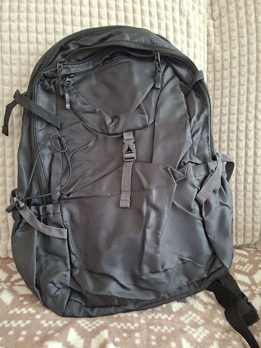 Czarny plecak turystyczny 25 l