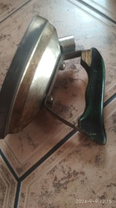 Sprzedam stare żelazko z czasów PRL