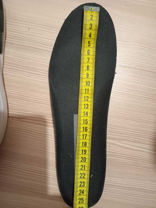 Жіночі кросівки в доброму стані як нові один раз обуті.