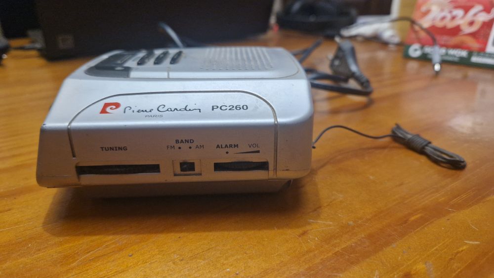 Rádio / despertador Pierre Cardin PC260
