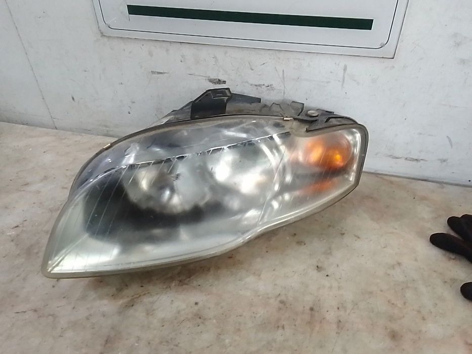 Ótica Esq Audi A4 (8Ec, B7)