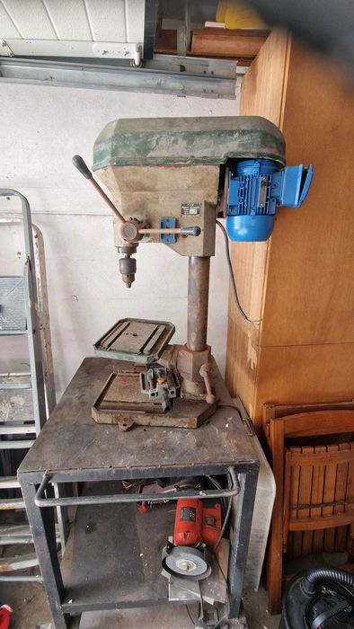 Torno mecânico e maquina de furar