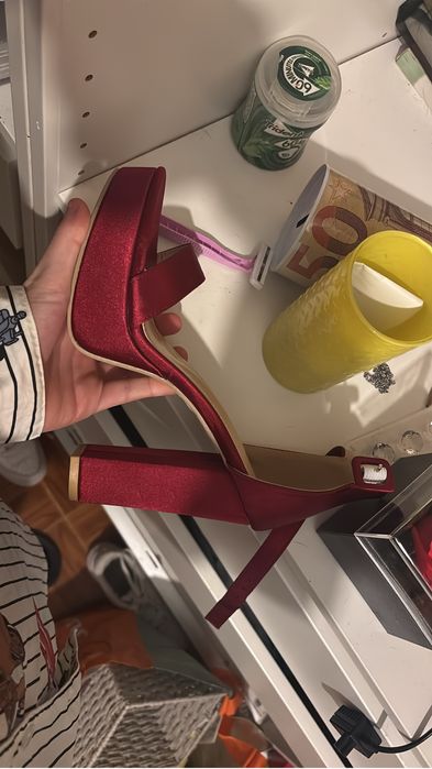 Sapatos nunca usados como novos