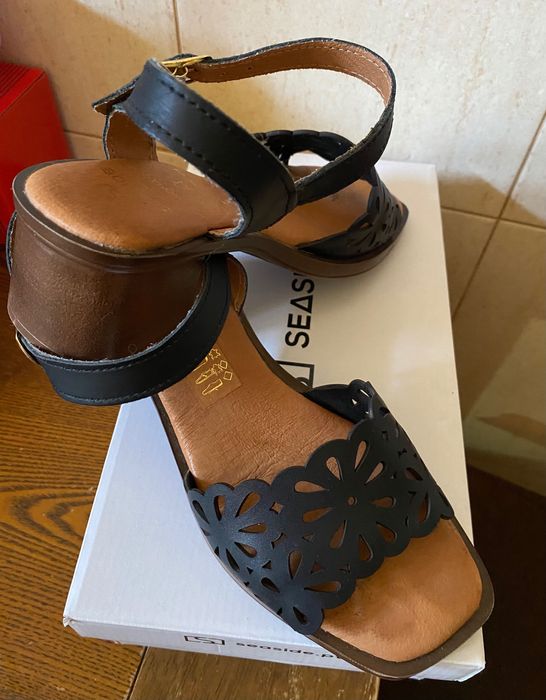 Sandálias tamanho 37