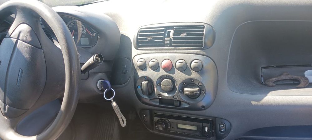 Vendo Fiat Seicento  (preço não negociável)