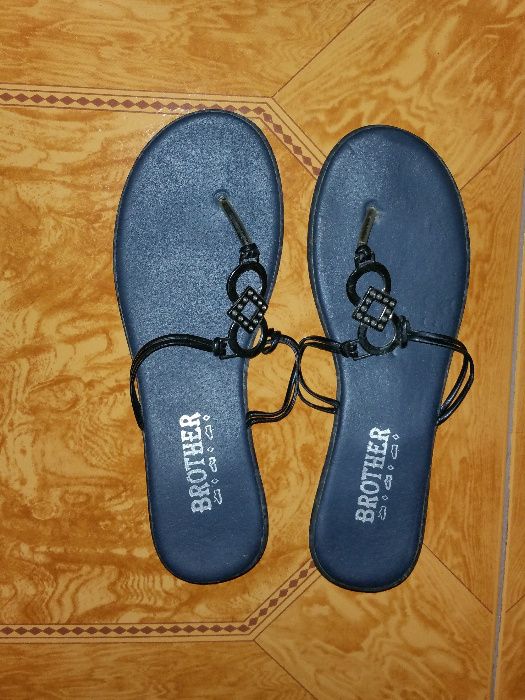 calçado - sandalias castanhas tam. 39 + Chinelos tam. 38 (varios)