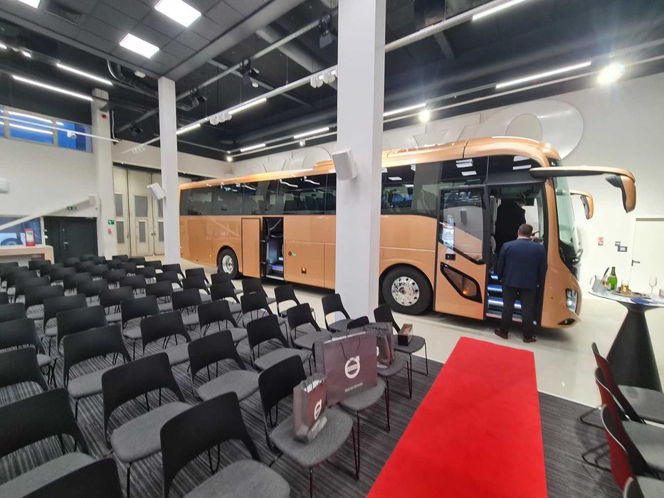 Wynajem komfortowe autokary nowe busy Toruń przewozy TORUNSKIBUS.PL