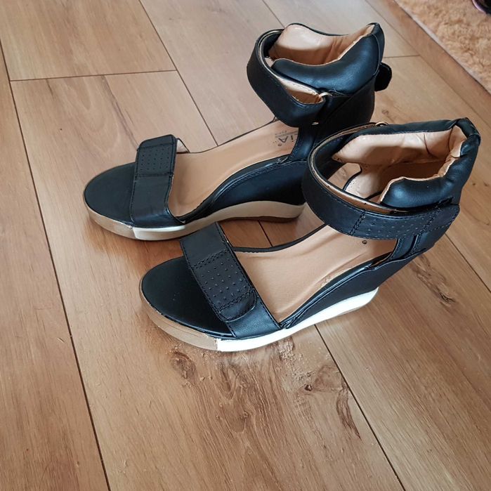 Buty, Sandały na koturnie 38 MIZIA