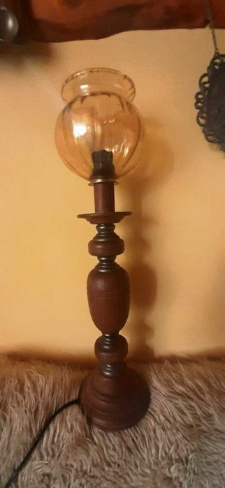 Напольні та настільні світильники . Люстри.