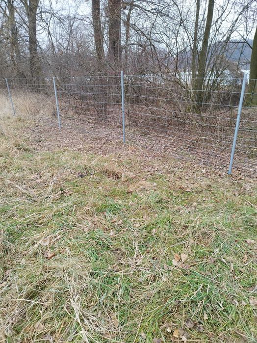 estetyczne solidne ogrodzenie budowlane siatka leśna