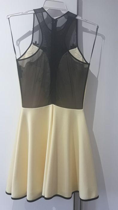 Śliczna żółta sukienka (plecy z siatki)