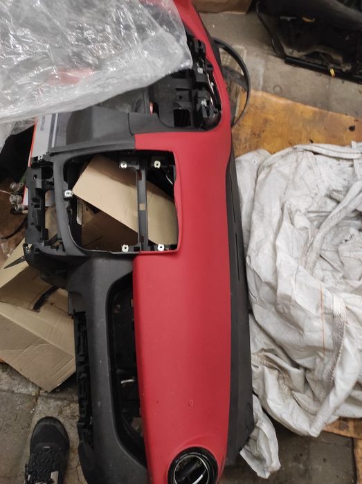 Sprzedam reanult Clio IV deska konsola kokpit czerwona