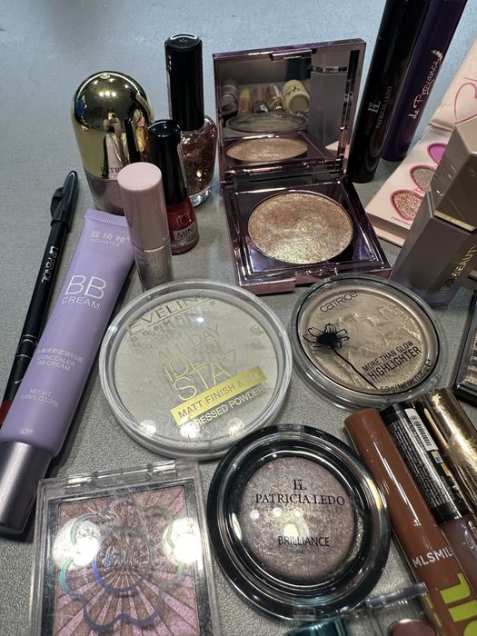 Лот косметики хороший стан