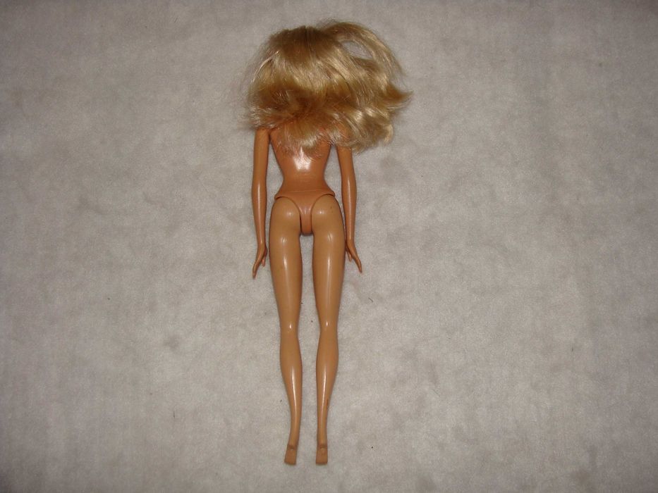 Boneca Barbie não identificada
