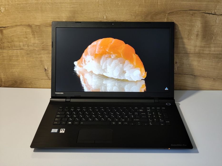 Класний ноутбук з великим 17.5 екраном/Core i5/8 ОЗП/256 SSD