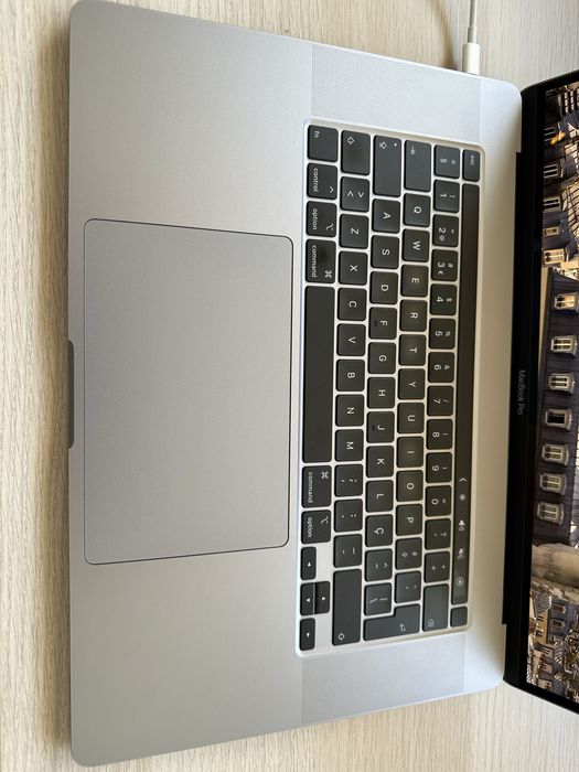 Macbook Pro 16 - 16GB RAM - SSD 1 TB - AMD Radeon Pro 5500M