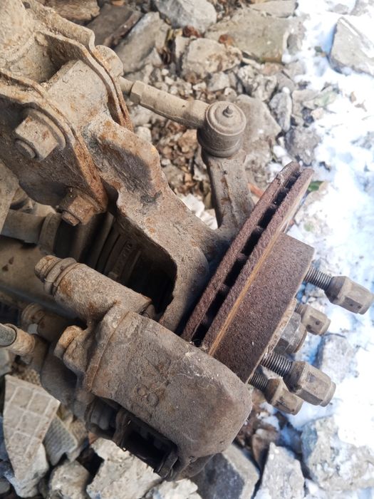 Суппорта-тормозные диски и колодки Мазда323F 1993г. Слепая