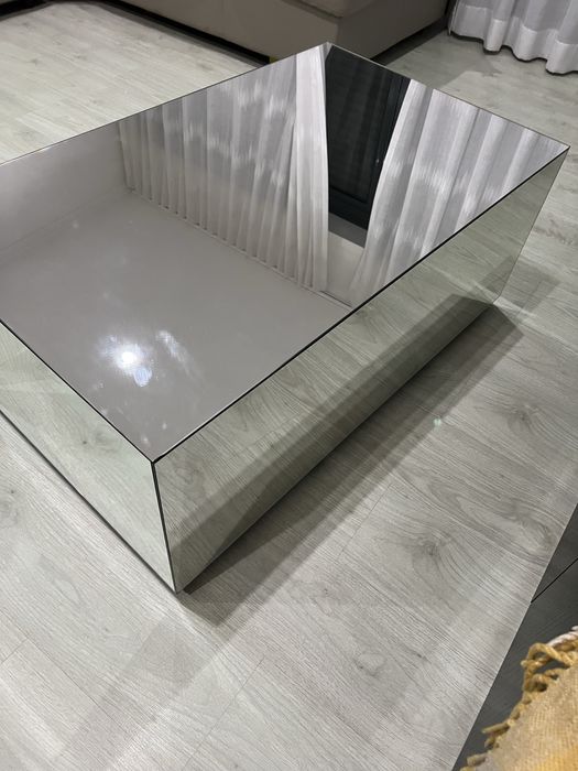 Mesa de centro espelhada