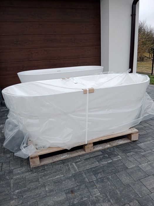 Wanna wolnostojąca z konglomeratu