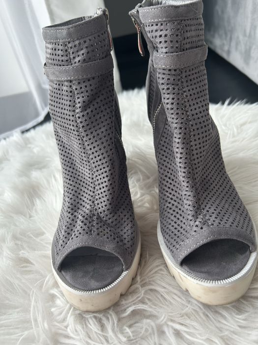 Botki letnie ażurowe zamszowe