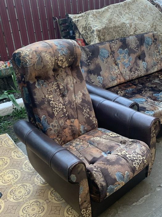 Диван розкладний і два крісла