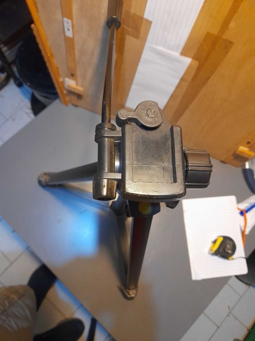 Tripé  SONY com nivelador  usado como novo para câmaras de fotografar.