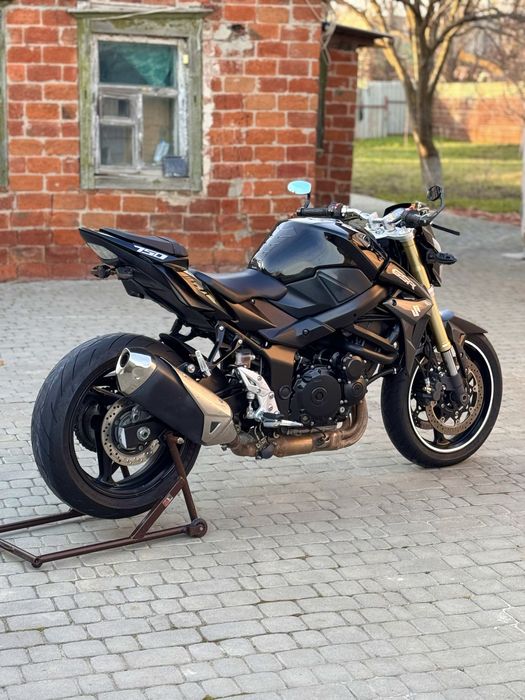 Suzuki GSR 750     АВS