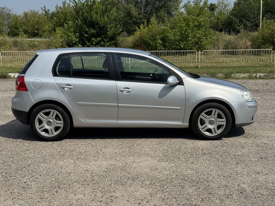 Свіжопригнанний VW GOLF 5 1.6 MPI з Німеччини