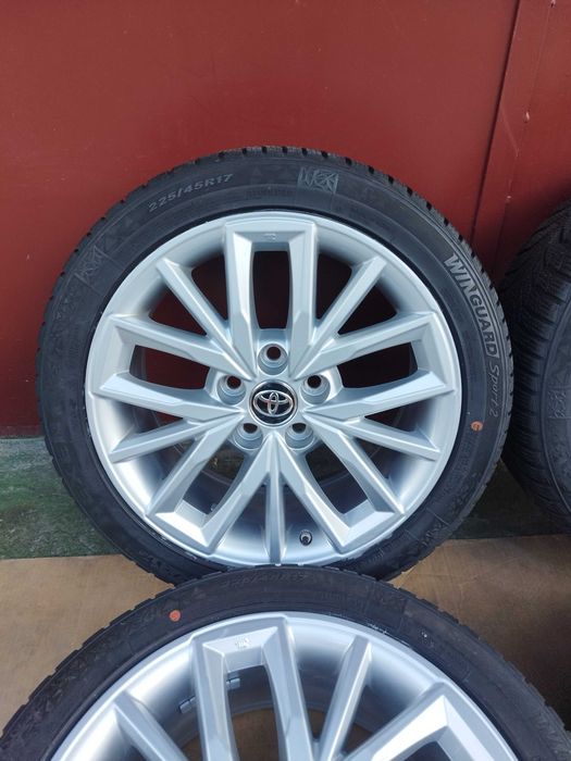 ZIMOWE koła komplet 225/45R17 Czujniki oryginalne TOYOTA Corolla e21, Auris, Verso
