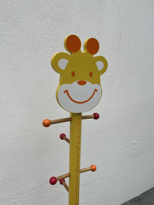 Cabide Infantil - Verbaudet - girafa em madeira, muito estimado