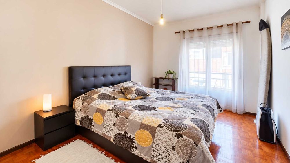 Apartamento T2 na Rua Combatentes da Grande Guerra, perto do comboio e com arrecadação
